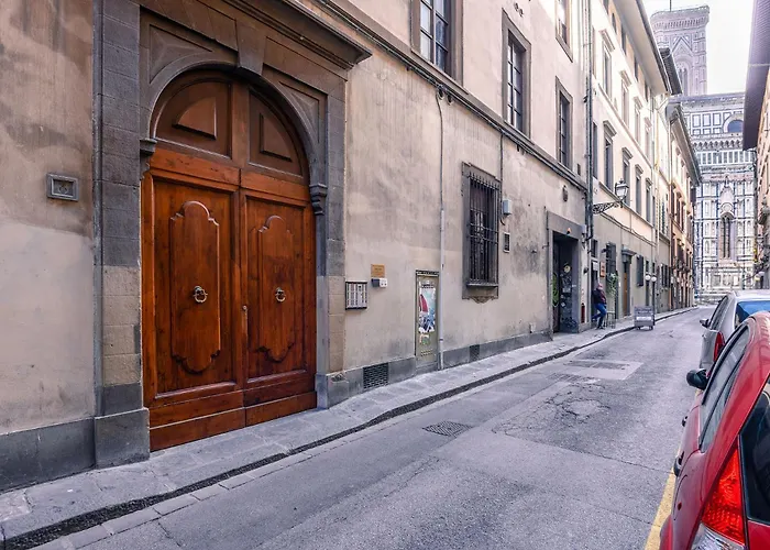 Charming Next To The Duomo Апартаменты